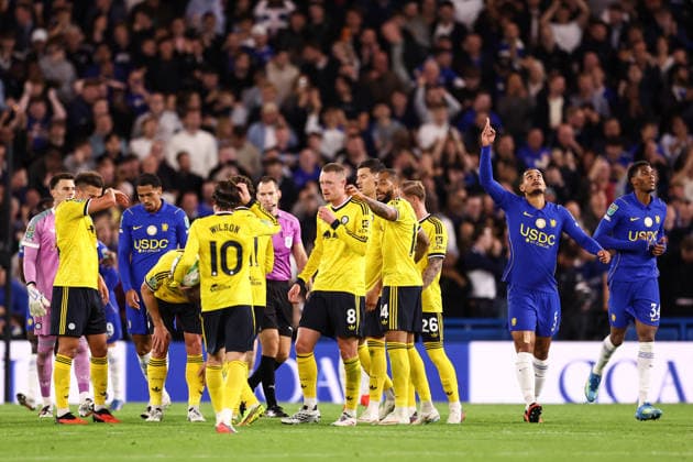 Chelsea v Leeds United 09 September 2026, London - Carabao Cup - Third Round - Chelsea v Leeds United - Lukas Nmecha of Leeds United and Sean Longstaff of Leeds United give a team talk after they concede their third goal - Photo: Jacques Feeney Offside. London UK Copyright: xJacquesxFeeneyx xOffsidexOffside
