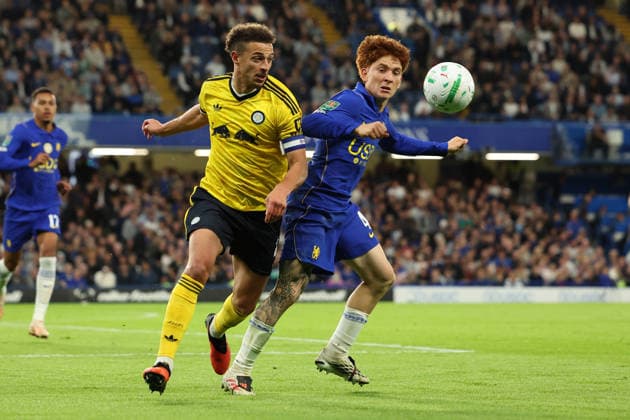 Chelsea v Leeds United, Carabao Cup Ethan Ampadu of Leeds United in action with Valentin Barco of Chelsea during the Chelsea v Leeds United Carabao Cup 3rd Round match at Stamford Bridge, London, England on 9 September 2026 Credit: Tiego Grenho Every Second Media Editorial use only. All images are copyright Every Second Media Limited. No images may be reproduced without prior permission. All rights reserved. Premier League and Football League images are subject to licensing agreements with Football DataCo Limited. see https: www.football-dataco.com Copyright: xIMAGO EveryxSecondxMediax ESM-2145-0073 TiegoxGrenhox xEveryxSecondxMediax