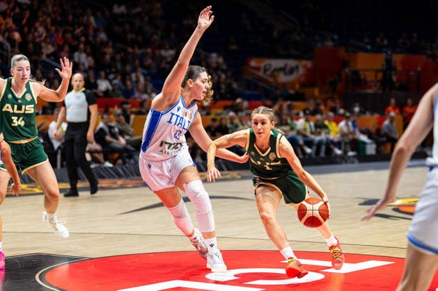 Miela Sowah (Australien, 01) im Dribbling gegen Lorela Cubaj (Italien, 13), GER, Italien vs. Australien, Basketball, FIBA Women s World Cup 2026, Qualifikation fuers Viertelfinale, 09.09.2026 GER, Italien vs. Australien, Basketball, FIBA Women s World Cup 2026, Qualifikation fuers Viertelfinale, 09.09.2026 Berlin Copyright: xEibner-Pressefoto MaxxVincenx EP_MVN