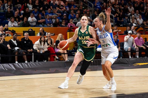 Chloe Bibby (Australien, 55) im Dribbling gegen Francesca Pan (Italien, 11), GER, Italien vs. Australien, Basketball, FIBA Women s World Cup 2026, Qualifikation fuers Viertelfinale, 09.09.2026 GER, Italien vs. Australien, Basketball, FIBA Women s World Cup 2026, Qualifikation fuers Viertelfinale, 09.09.2026 Berlin Copyright: xEibner-Pressefoto MaxxVincenx EP_MVN