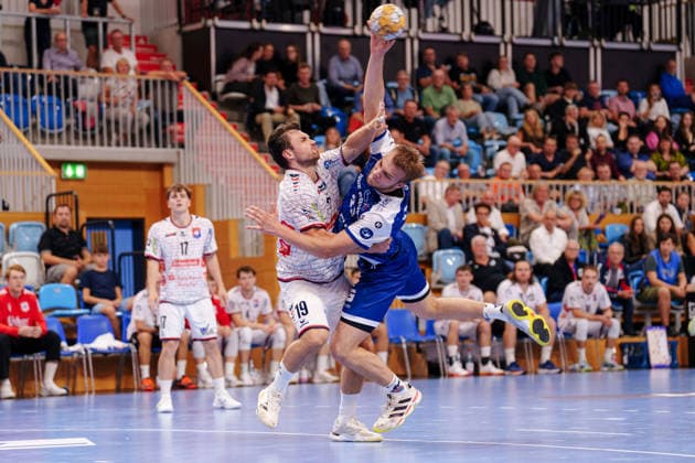 2. Handball-Bundesliga - 2. Spieltag: 1. VfL Potsdam - TV 05 07 Hüttenberg Vit Reichl (TV 05 07 Hüttenberg, 19) im im Zweikampf gegen Tim Niclas Schröder (1. VfL Potsdam, 33) am 09.09.2026 in der MBS Arena, Potsdam (Brandenburg) Potsdam MBS Arena Brandenburg Deutschland