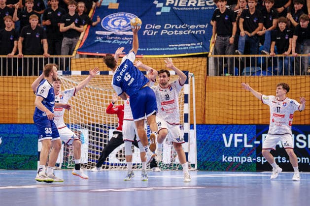 2. Handball-Bundesliga - 2. Spieltag: 1. VfL Potsdam - TV 05 07 Hüttenberg Markus Mahr (1. VfL Potsdam, 6) beim Sprungwurf zum Siegestreffer am 09.09.2026 in der MBS Arena, Potsdam (Brandenburg) Potsdam MBS Arena Brandenburg Deutschland