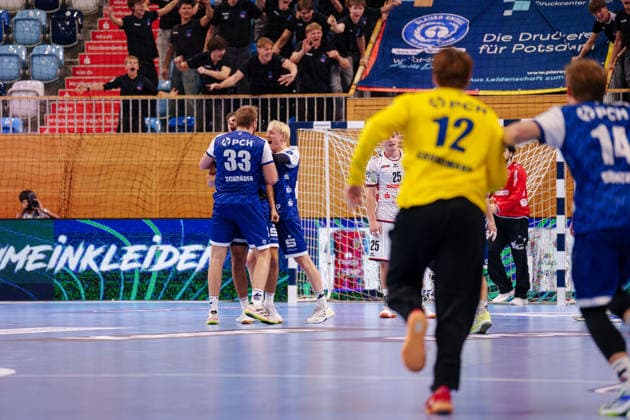 2. Handball-Bundesliga - 2. Spieltag: 1. VfL Potsdam - TV 05 07 Hüttenberg Markus Mahr (1. VfL Potsdam, 6), Tim Niclas Schröder (1. VfL Potsdam, 33) und Tim Hildenbrand (1. VfL Potsdam, 20) jubelt nach dem Tor am 09.09.2026 in der MBS Arena, Potsdam (Brandenburg) Potsdam MBS Arena Brandenburg Deutschland