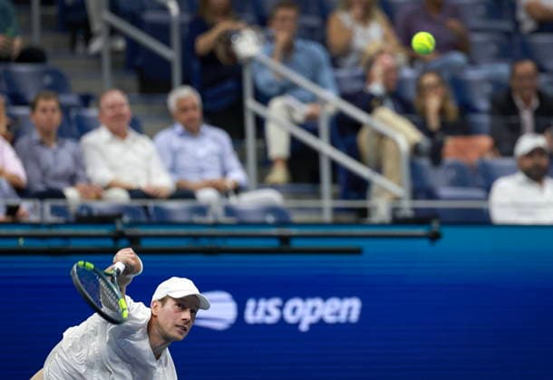 US Open tennis tournament - Day 11 Botic Van de Zandschulp of the Netherlands in action against Alexander Zverev of Germany during their Men s Singles Quarterfinals match of the US Open Tennis Championships at the USTA Billie Jean King National Tennis Center in Flushing Meadows, New York, USA, 09 September 2026. FLUSHING MEADOWS NEW YORK United States  Copyright: xCRISTOBALxHERRERA-ULASHKEVICHx