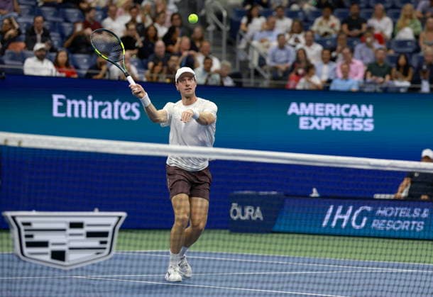 US Open tennis tournament - Day 11 Botic Van de Zandschulp of the Netherlands in action against Alexander Zverev of Germany during their Men s Singles Quarterfinals match of the US Open Tennis Championships at the USTA Billie Jean King National Tennis Center in Flushing Meadows, New York, USA, 09 September 2026. FLUSHING MEADOWS NEW YORK United States  Copyright: xCRISTOBALxHERRERA-ULASHKEVICHx