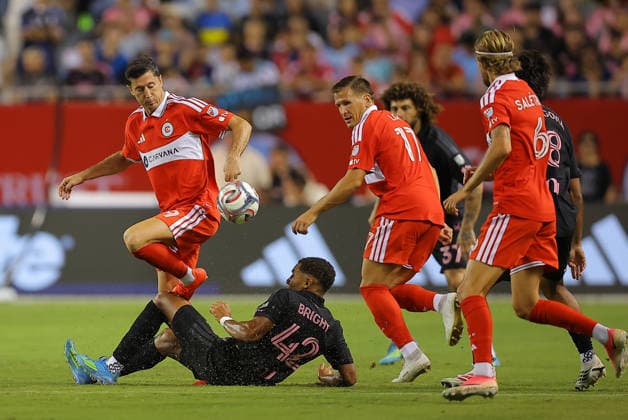 CHICAGO, IL - SEPTEMBER 09: Yannick Bright 42 of Inter Miami CF and Robert Lewandowski 9 of the Chicago Fire FC in action during the first half of a match on September 9, 2026 at Soldier Field in Chicago, Illinois. (Photo by Melissa Tamez Icon Sportswire) SOCCER: SEP 09 MLS, Fussball Herren, USA Chicago Fire FC vs Inter Miami CF EDITORIAL USE ONLY Icon260909034