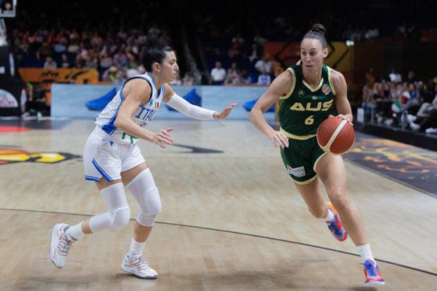 2026 FIBA Women s World Cup: Australia-Italy Alex Wilson of Australia (R) and Vittoria Blasigh (L) of Italy seen in action during the qualification to quarterfinals round of the 2026 FIBA Women s World Cup between Australia and Italy at Uber Arena. Final score; Australia 82:80 Italy. Berlin Germany Copyright: xNicholasxMullerx xSOPAxImagesx FIBAWWCAUSITA(3)