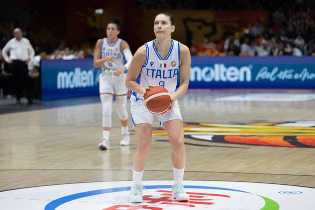 2026 FIBA Women s World Cup: Australia-Italy Cecilia Zandalasini of Italy seen in action during the qualification to quarterfinals round of the 2026 FIBA Women s World Cup between Australia and Italy at Uber Arena. Final score; Australia 82:80 Italy. Berlin Germany Copyright: xNicholasxMullerx xSOPAxImagesx FIBAWWCAUSITA(9)