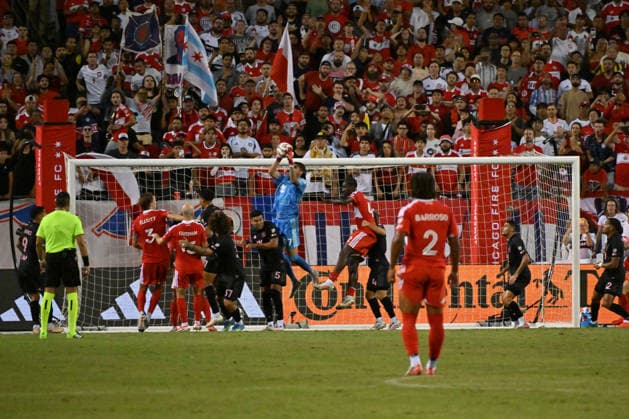 CHICAGO, IL - SEPTEMBER 09: Dayne St. Clair 97 of Inter Miami CF blocks a shot during the second half in a game between Inter Miami and the Chicago Fire FC on September 9, 2026, at Soldier Field, in Chicago, IL. (Photo by Patrick Gorski Icon Sportswire) SOCCER: SEP 09 MLS, Fussball Herren, USA Chicago Fire FC vs Inter Miami CF EDITORIAL USE ONLY Icon26090948