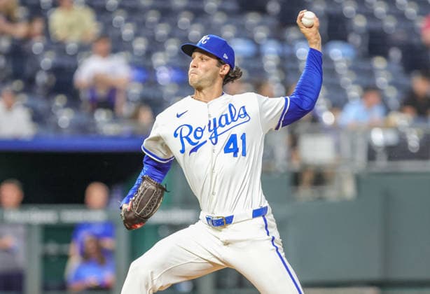 SEP 9, 2026: Kansas City Royals starting pitcher Daniel Lynch IV (41) throws a pitch in the 1st inning against the Diamondbacks at Kauffman Stadium Kansas City, MO. CSM Kansas City United States - ZUMAc04_ 20260909_zma_c04_122 Copyright: xRomanxPunox