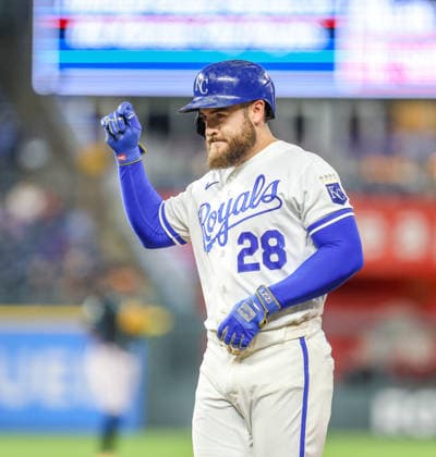 SEP 9, 2026: Kansas City Royals center fielder Kyle Isbel (28) hits a single in the 3rd inning against the Diamondbacks at Kauffman Stadium Kansas City, MO. CSM Kansas City United States - ZUMAc04_ 20260909_zma_c04_133 Copyright: xRomanxPunox