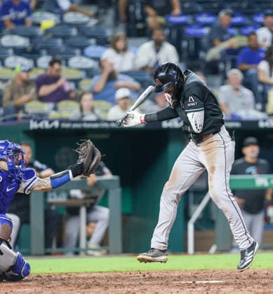 SEP 9, 2026: Arizona Diamondbacks center fielder Jordan Lawlar (10) avoids getting hit by a pitch in the 6th inning against the Kansas City Royals at Kauffman Stadium Kansas City, MO. CSM Kansas City United States - ZUMAc04_ 20260909_zma_c04_135 Copyright: xRomanxPunox