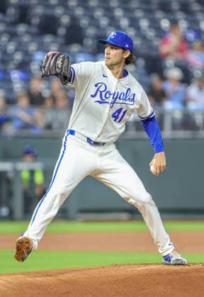 SEP 9, 2026: Kansas City Royals starting pitcher Daniel Lynch IV (41) warms up before the game against the Diamondbacks at Kauffman Stadium Kansas City, MO. CSM Kansas City United States - ZUMAc04_ 20260909_zma_c04_141 Copyright: xRomanxPunox
