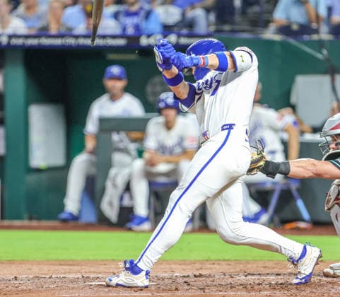 SEP 9, 2026: Kansas City Royals shortstop Bobby Witt Jr. (7) breaks his bat in the 1st inning against the Diamondbacks at Kauffman Stadium Kansas City, MO. CSM Kansas City United States - ZUMAc04_ 20260909_zma_c04_152 Copyright: xRomanxPunox