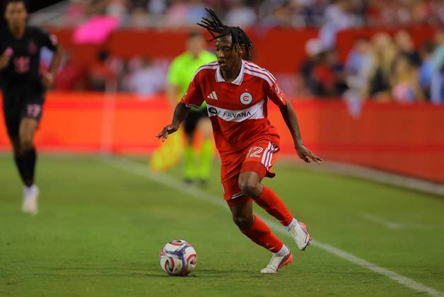 CHICAGO, IL - SEPTEMBER 09: Puso Dithejane 12 of the Chicago Fire FC controls the ball during the second half of a match against Inter Miami CF on September 9, 2026 at Soldier Field in Chicago, Illinois. (Photo by Melissa Tamez Icon Sportswire) SOCCER: SEP 09 MLS, Fussball Herren, USA Chicago Fire FC vs Inter Miami CF EDITORIAL USE ONLY Icon260909147
