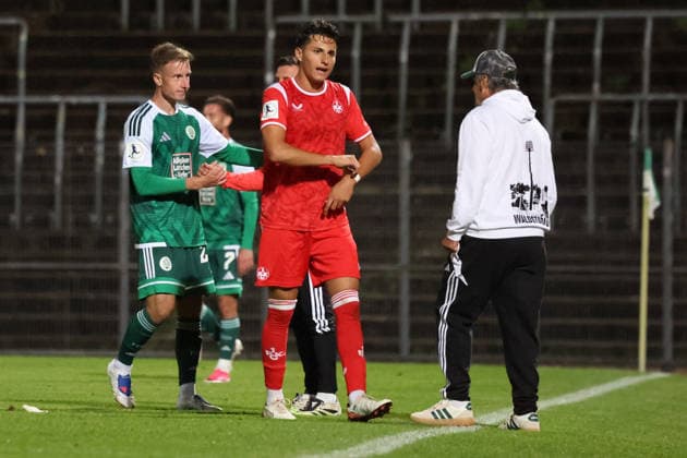 09.09.2026, xrekx, Fussball Regionalliga Suedwest, FC Homburg - 1.FC Kaiserslautern II v.l. Spielende Tim Steinmetz (FC 08 Homburg) Dion Hofmeister (1.FC Kaiserslautern II) Roland Seitz Trainer (FC 08 Homburg) Homburg