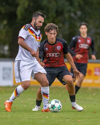 Ingolstadt Gerolfing, Deutschland 09. September 2026: Testspiel - 2026 2027 - FC Ingolstadt 04 II gegen Deutsche Polizei-Nationalmannschaft Im Bild: 2. v.li. im Zweikampf Maximilian Wagner (FCI) Hörgeräte-Langer-Stadion Bayern Copyright: xFotostandx xSchäferx