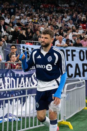 VANCOUVER, CANADA - SEPTEMBER 9: Thomas Muller of Vancouver Whitecaps FC acknowledges fan supporters as he leaves the pitch after being subbed out from a leg injury during the Major League Soccer match between Vancouver Whitecaps FC and LA Galaxy at BC Place Stadium on September 9, 2026 in Vancouver, British Columbia, Canada. Copyright: xAmyxElle SPPx Sportspressphoto_SPR227575