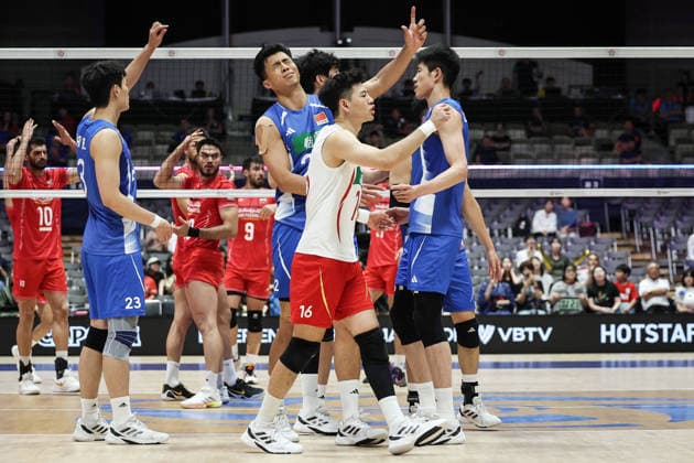 260909 -- KITAKYUSHU, Sept. 9, 2026 -- Players of China react during the pool B match between Iran and China at AVC Men s Volleyball Continental Championship in Kitakyushu, Japan, Sept. 9, 2026. SPJAPAN-KITAKYUSHU-VOLLEYBALL-AVC MEN S CONTINENTAL CHAMPIONSHIP-IRAN VS CHINA JiaxHaocheng  (SP)JAPAN-KITAKYUSHU-VOLLEYBALL-AVC MEN S CONTINENTAL CHAMPIONSHIP-IRAN VS CHINA IMAGO JiaxHaocheng  imago images 0866404943