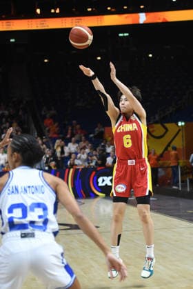 (260910) -- BERLIN, Sept. 10, 2026 -- Yang Shuyu (R) of China shoots during the qualification to quarter-finals match between China and Puerto Rico at the FIBA Women s Basketball World Cup 2026 in Berlin, Germany, Sept. 9, 2026. ) (SP)GERMANY-BERLIN-BASKETBALL-WOMEN S WORLD CUP-CHN VS PUR HexCanling 
