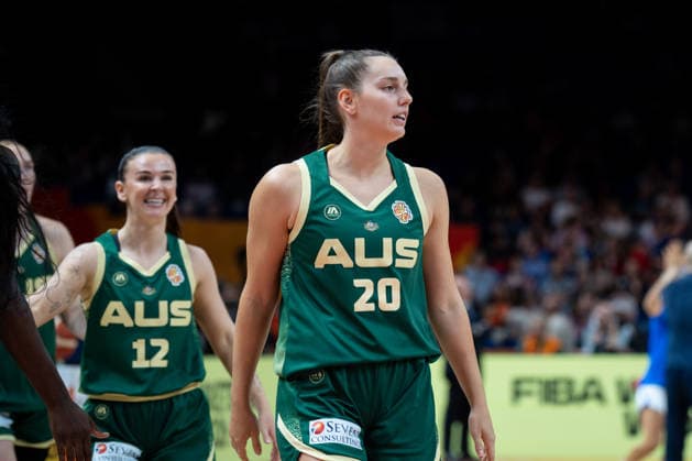 Italy V Australia: Qualification To Quarter-Finals - FIBA Women s Basketball World Cup Germany 2026 Isobel Borlase plays during the FIBA Women s Basketball World Cup 2026 qualification quarter-finals match between Italy and Australia in Berlin, Germany, on September 9, 2026. Berlin Germany  Copyright: xMarcinxGolbax originalFilename:golba-italyvau260909_npVAc.jpg