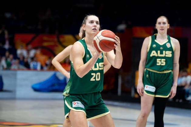 Italy V Australia: Qualification To Quarter-Finals - FIBA Women s Basketball World Cup Germany 2026 Isobel Borlase plays during the FIBA Women s Basketball World Cup 2026 qualification quarter-finals match between Italy and Australia in Berlin, Germany, on September 9, 2026. Berlin Germany  Copyright: xMarcinxGolbax originalFilename:golba-italyvau260909_np5SL.jpg