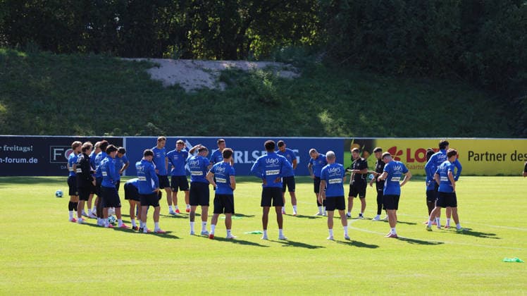 10.09.2026, xrekx, Fussball 3.Liga, 1.FC Saarbruecken - Training v.l. Teamkreis 1. FC Saarbruecken Saarbruecken