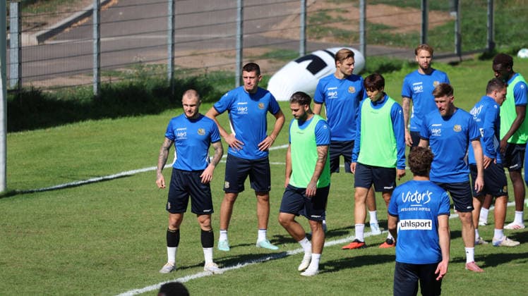 10.09.2026, xrekx, Fussball 3.Liga, 1.FC Saarbruecken - Training v.l. Philip Fahrner (1.FC Saarbruecken) Mladen Cvjetinovic (1.FC Saarbruecken) Dominic Baumann (1.FC Saarbruecken) Saarbruecken