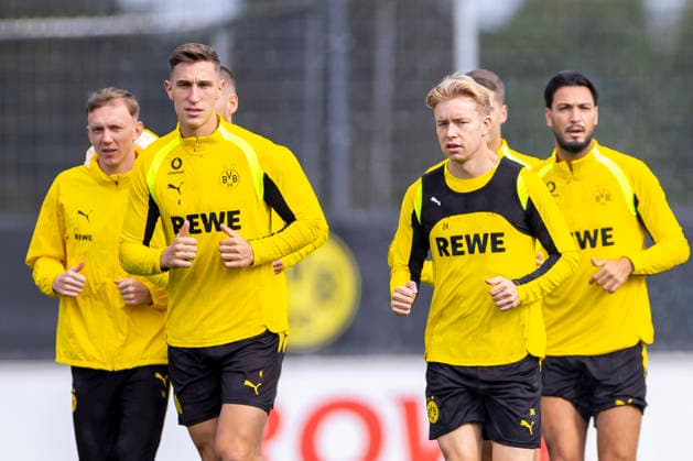 10.09.2026, Fussball, Training von Borussia Dortmund. v. l. Maximilian Beier (Borussia Dortmund), Nico Schlotterbeck (Borussia Dortmund), Daniel Svensson (Borussia Dortmund), Ramy Bensebaini (Borussia Dortmund). Dortmund Trainingsgelände des BVB NRW Deutschland xRHR-FOTO DEx *** September 10, 2026, Soccer, Borussia Dortmund practice: from left, Maximilian Beier (Borussia Dortmund), Nico Schlotterbeck (Borussia Dortmund), Daniel Svensson (Borussia Dortmund), Ramy Bensebaini (Borussia Dortmund). BVB training facility, North Rhine-Westphalia, Germany. xRHR PHOTO DEx Copyright: DennisxEwert RHR-FOTOx RHR-FOTO DE