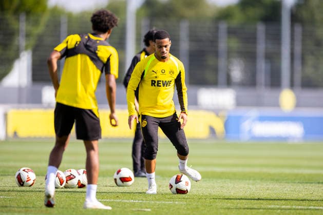 10.09.2026, Fussball, Training von Borussia Dortmund. Ethan Nwaneri (Borussia Dortmund). Dortmund Trainingsgelände des BVB NRW Deutschland xRHR-FOTO DEx *** September 10, 2026, Soccer, Borussia Dortmund practice Ethan Nwaneri Borussia Dortmund Dortmund BVB training facility NRW Germany xRHR PHOTO DEx Copyright: DennisxEwert RHR-FOTOx RHR-FOTO DE