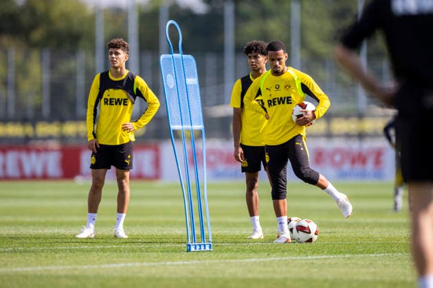 10.09.2026, Fussball, Training von Borussia Dortmund. v. l. Samuele Inacio (Borussia Dortmund), Mathis Albert (Borussia Dortmund), Ethan Nwaneri (Borussia Dortmund). Dortmund Trainingsgelände des BVB NRW Deutschland xRHR-FOTO DEx *** September 10, 2026, Soccer, Borussia Dortmund practice featuring Samuele Inacio (Borussia Dortmund), Mathis Albert (Borussia Dortmund), and Ethan Nwaneri (Borussia Dortmund) at the BVB training facility in NRW, Germany xRHR PHOTO DEx Copyright: DennisxEwert RHR-FOTOx RHR-FOTO DE