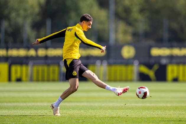10.09.2026, Fussball, Training von Borussia Dortmund. Luca Reggiani (Borussia Dortmund). Dortmund Trainingsgelände des BVB NRW Deutschland xRHR-FOTO DEx *** September 10, 2026, Soccer, Borussia Dortmund practice, Luca Reggiani, Borussia Dortmund, BVB training facility, North Rhine-Westphalia, Germany, xRHR, PHOTO DEx Copyright: DennisxEwert RHR-FOTOx RHR-FOTO DE
