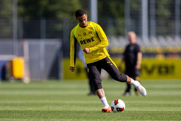 10.09.2026, Fussball, Training von Borussia Dortmund. Ethan Nwaneri (Borussia Dortmund). Dortmund Trainingsgelände des BVB NRW Deutschland xRHR-FOTO DEx *** September 10, 2026, Soccer, Borussia Dortmund practice Ethan Nwaneri Borussia Dortmund Dortmund BVB training facility NRW Germany xRHR PHOTO DEx Copyright: DennisxEwert RHR-FOTOx RHR-FOTO DE