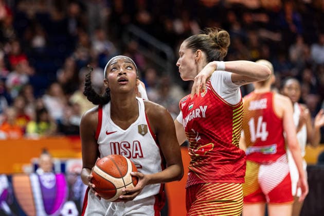 Angel Reese (USA, 15), Virag Takacs-Kiss (Ungarn, 02), GER, USA vs. Ungarn, Basketball, FIBA Women s World Cup 2026, Viertelfinale, 10.09.2026 GER, USA vs. Ungarn, Basketball, FIBA Women s World Cup 2026, Viertelfinale, 10.09.2026 Berlin Copyright: xEibner-Pressefoto MaxxVincenx EP_MVN