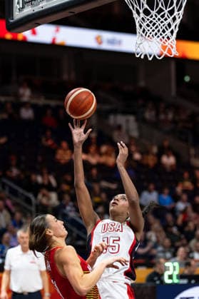 Angel Reese (USA, 15) beim Wurf, Reka Lelik (Ungarn, 21), GER, USA vs. Ungarn, Basketball, FIBA Women s World Cup 2026, Viertelfinale, 10.09.2026 GER, USA vs. Ungarn, Basketball, FIBA Women s World Cup 2026, Viertelfinale, 10.09.2026 Berlin Copyright: xEibner-Pressefoto MaxxVincenx EP_MVN