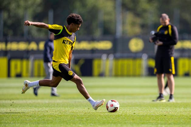 10.09.2026, Fussball, Training von Borussia Dortmund. Mathis Albert (Borussia Dortmund). Dortmund Trainingsgelände des BVB NRW Deutschland xRHR-FOTO DEx *** September 10, 2026, Soccer, Borussia Dortmund practice, Mathis Albert, Borussia Dortmund, BVB training facility, North Rhine-Westphalia, Germany, xRHR PHOTO DEx Copyright: DennisxEwert RHR-FOTOx RHR-FOTO DE