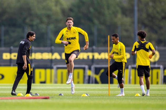 10.09.2026, Fussball, Training von Borussia Dortmund. Torwart Gregor Kobel (Borussia Dortmund). Dortmund Trainingsgelände des BVB NRW Deutschland xRHR-FOTO DEx *** September 10, 2026, Soccer, Borussia Dortmund goalkeeper Gregor Kobel in training at the BVB training facility in Dortmund, North Rhine-Westphalia, Germany xRHR PHOTO DEx Copyright: DennisxEwert RHR-FOTOx RHR-FOTO DE