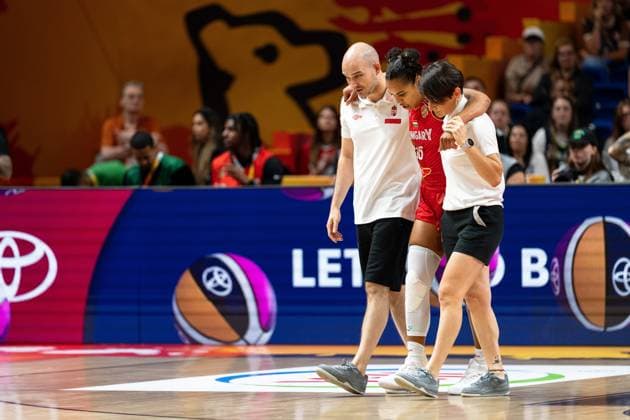 Nina Aho (Ungarn, 10) verletzt Verletzung, GER, USA vs. Ungarn, Basketball, FIBA Women s World Cup 2026, Viertelfinale, 10.09.2026 GER, USA vs. Ungarn, Basketball, FIBA Women s World Cup 2026, Viertelfinale, 10.09.2026 Berlin Copyright: xEibner-Pressefoto MaxxVincenx EP_MVN