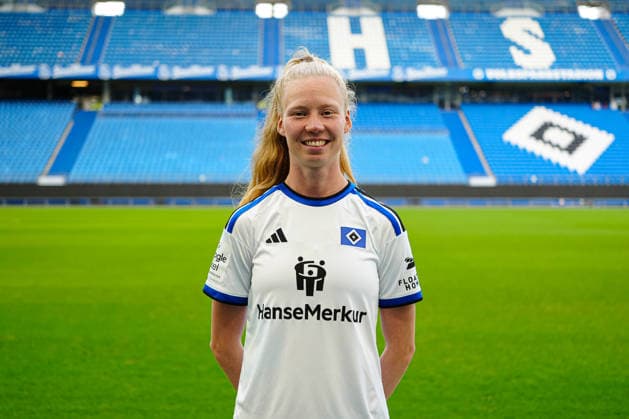 Jaqueline Dönges (Hamburger SV, 21) GER, Hamburger SV, Fussball, Frauen, Porträttermin, 09.09.2026 GER, Hamburger SV, Fussball, Frauen, Porträttermin, 09.09.2026 Hamburg *** Jaqueline Dönges, Hamburger SV, 21, Germany, Hamburger SV, soccer, women, photo shoot, September 9, 2026, Germany, Hamburger SV, soccer, women, photo shoot, September 9, 2026, Hamburg Copyright: xEibner-Pressefoto MarcelxvonxFehx EP_MFN
