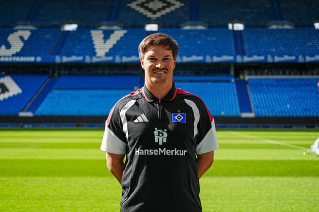 Merlin Polzin (Hamburger SV, Trainer) GER, Hamburger SV, Fussball, Porträttermin, 09.09.2026 GER, Hamburger SV, Fussball, Porträttermin, 09.09.2026 Hamburg *** Merlin Polzin, Hamburger SV, Coach, GER, Hamburger SV, Soccer, Photo Shoot, September 9, 2026, GER, Hamburger SV, Soccer, Photo Shoot, September 9, 2026, Hamburg Copyright: xEibner-Pressefoto MarcelxvonxFehx EP_MFN