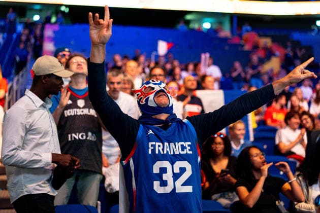franzoesischer Fan jubelt Jubel im Trikot, Wrestling Maske, GER, China vs. Frankreich, Basketball, FIBA Women s World Cup 2026, Viertelfinale, 10.09.2026 GER, China vs. Frankreich, Basketball, FIBA Women s World Cup 2026, Viertelfinale, 10.09.2026 Berlin Copyright: xEibner-Pressefoto MaxxVincenx EP_MVN