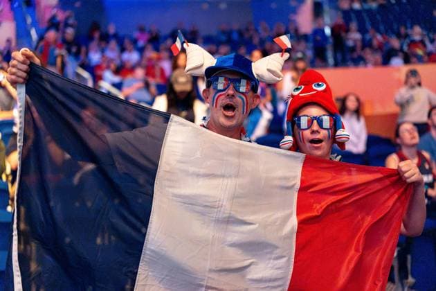 franzoesischer Fans jubelt Jubel mit Fahne und Hut, GER, China vs. Frankreich, Basketball, FIBA Women s World Cup 2026, Viertelfinale, 10.09.2026 GER, China vs. Frankreich, Basketball, FIBA Women s World Cup 2026, Viertelfinale, 10.09.2026 Berlin Copyright: xEibner-Pressefoto MaxxVincenx EP_MVN
