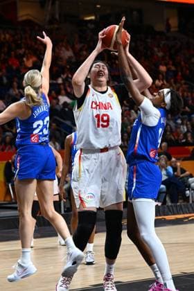 China v France - FIBA Women s Basketball World Cup 2026 Quarter-Final BERLIN, GERMANY - SEPTEMBER 10 : Johannes Marine shooting guard of France, Zhang Ziyu center of China, Williams Gabby forward of France during the FIBA Women s Basketball World Cup quarter final match between China and France in Berlin on September 10, 2026 in Berlin, Germany, 10 09 2026 Berlin Germany  Copyright: xVincentxKalutx