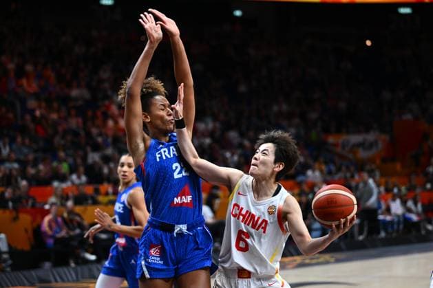 China v France - FIBA Women s Basketball World Cup 2026 Quarter-Final BERLIN, GERMANY - SEPTEMBER 10 : Badiane Marieme center of France, Yang Shuyu guard of China during the FIBA Women s Basketball World Cup quarter final match between China and France in Berlin on September 10, 2026 in Berlin, Germany, 10 09 2026 Berlin Germany  Copyright: xVincentxKalutx
