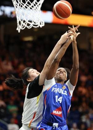 China s Zhang Ziyu and French™ Dominique Malonga fight for the ball during a basketball game between France and China, a quarter-final game at the FIBA Women s Basketball World Cup, on Thursday 10 September 2026, in Berlin, Germany. The FIBA Women s Basketball World Cup takes place in Berlin from 4 to 13 September 2026. VIRGINIExLEFOUR  x185850135x