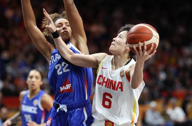 French™ Marianne Badiane and China s Yang Shuyu fight for the ball during a basketball game between France and China, a quarter-final game at the FIBA Women s Basketball World Cup, on Thursday 10 September 2026, in Berlin, Germany. The FIBA Women s Basketball World Cup takes place in Berlin from 4 to 13 September 2026. VIRGINIExLEFOUR  x185848966x