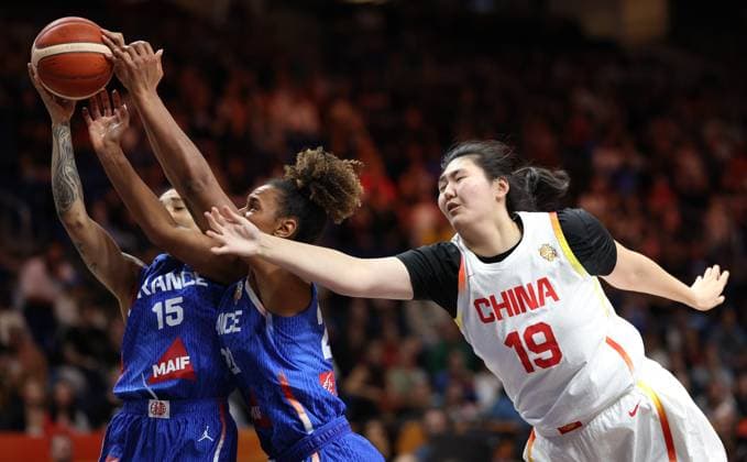 French™ Gabby Williams; French™ Marianne Badiane and China s Zhang Ziyu fight for the ball during a basketball game between France and China, a quarter-final game at the FIBA Women s Basketball World Cup, on Thursday 10 September 2026, in Berlin, Germany. The FIBA Women s Basketball World Cup takes place in Berlin from 4 to 13 September 2026. VIRGINIExLEFOUR  x185849251x