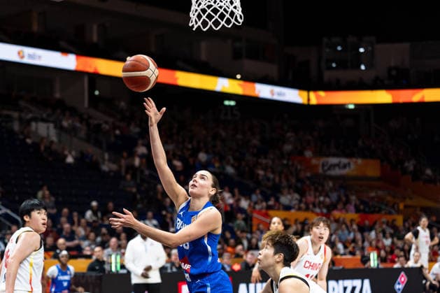 Pauline Astier (Frankreich, 98) beim Korbleger, GER, China vs. Frankreich, Basketball, FIBA Women s World Cup 2026, Viertelfinale, 10.09.2026 GER, China vs. Frankreich, Basketball, FIBA Women s World Cup 2026, Viertelfinale, 10.09.2026 Berlin Copyright: xEibner-Pressefoto MaxxVincenx EP_MVN