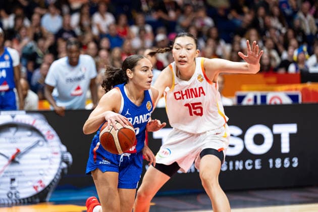 Carla Leite (Frankreich, 00) im Dribbling gegen Xu Han (China, 15), GER, China vs. Frankreich, Basketball, FIBA Women s World Cup 2026, Viertelfinale, 10.09.2026 GER, China vs. Frankreich, Basketball, FIBA Women s World Cup 2026, Viertelfinale, 10.09.2026 Berlin Copyright: xEibner-Pressefoto MaxxVincenx EP_MVN
