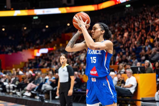 Gabby Williams (Frankreich, 15) beim Wurf, GER, China vs. Frankreich, Basketball, FIBA Women s World Cup 2026, Viertelfinale, 10.09.2026 GER, China vs. Frankreich, Basketball, FIBA Women s World Cup 2026, Viertelfinale, 10.09.2026 Berlin Copyright: xEibner-Pressefoto MaxxVincenx EP_MVN